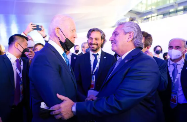 Alberto Fernández se cruzó con Biden en la cumbre del G20