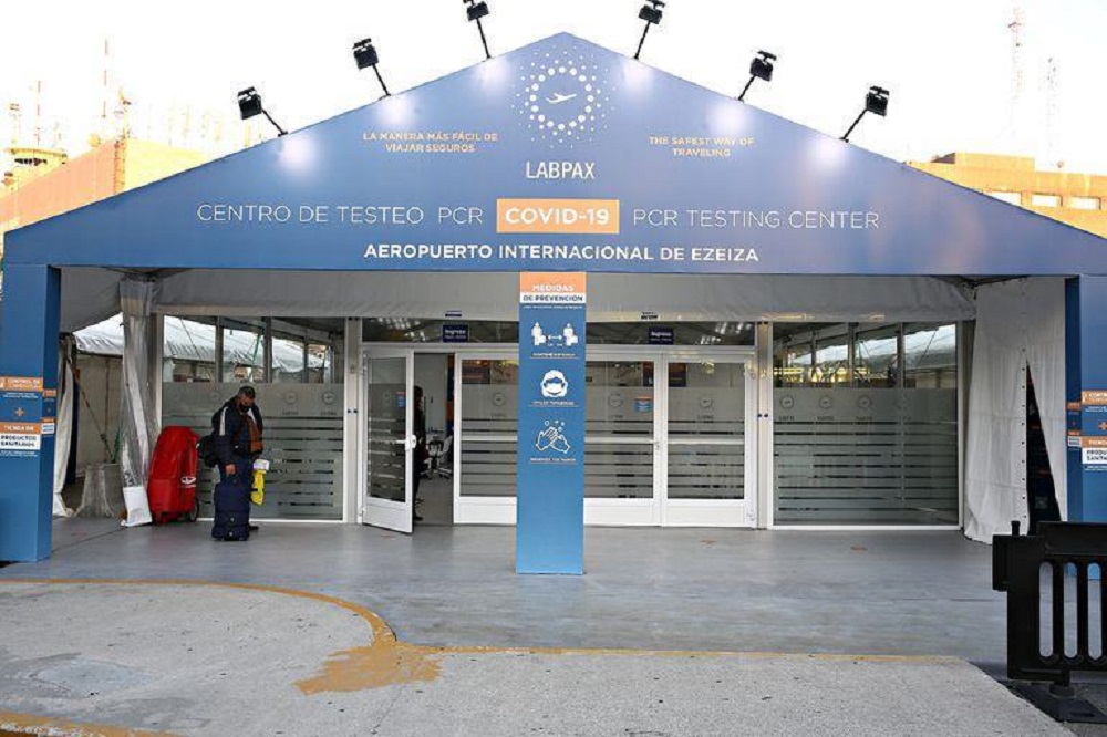 Siguen las internas en el Gobierno: ahora Salud contra Migraciones