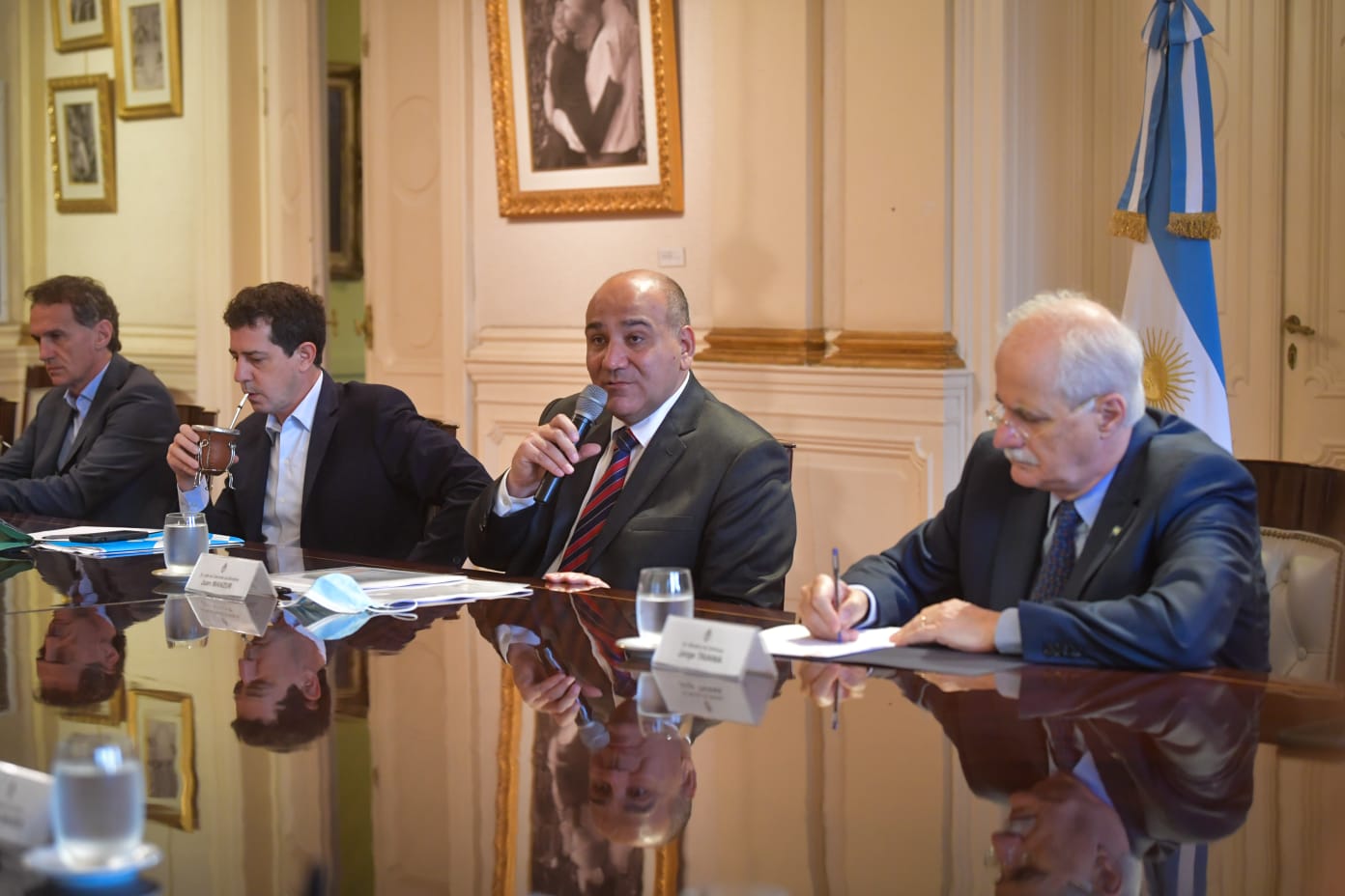 El Gobierno debate si vuelve a cambiar o no el Gabinete