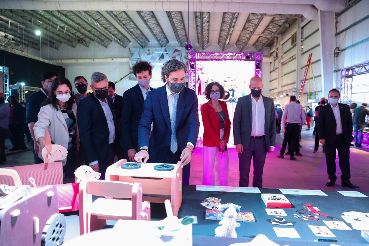 Cafiero: "Acompañamos desde el Estado el proceso de exportación de las PyMEs"