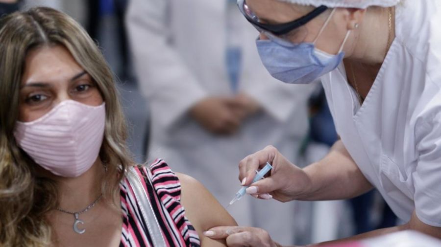 Covid: el Gobierno porteño comenzó la aplicación de la tercera dosis