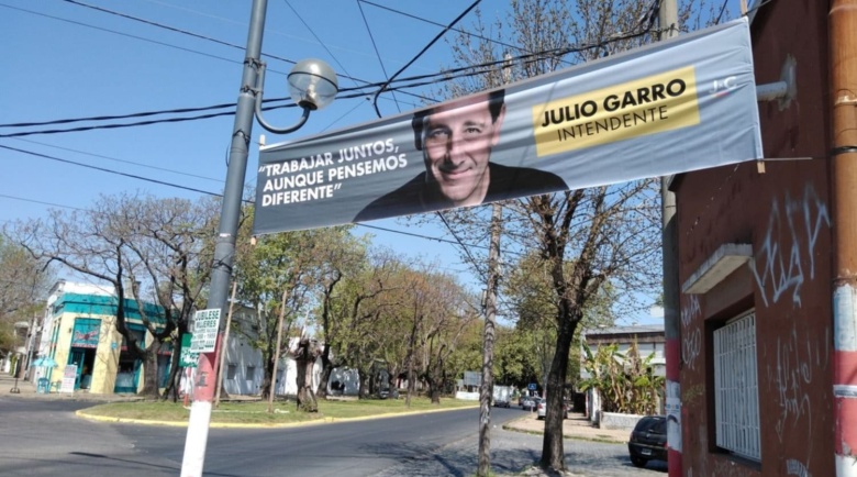 "Garro continúa con sus prácticas antidemocráticas con la cartelería"