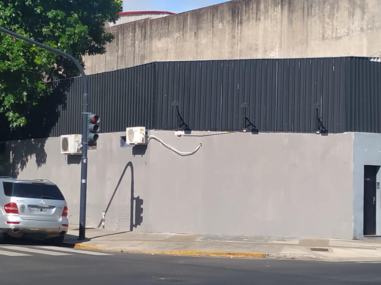 Taparon el mural en homenaje a Maradona en Chacarita