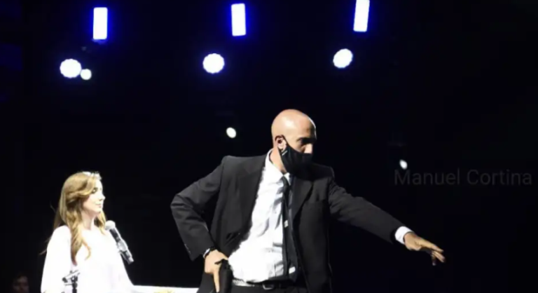 Escándalo en el búnker: un custodio amenazó con un arma al público de Milei