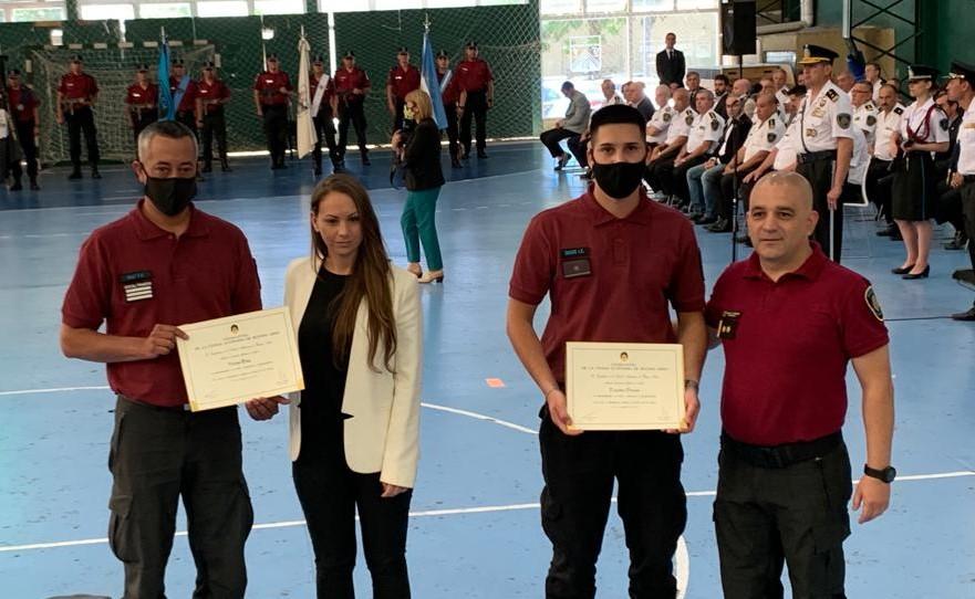 Peña entregó reconocimiento a policías que rescataron beba