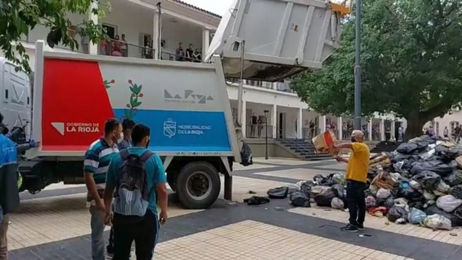 Macri acusó a Quintela de tirar basura en la municipalidad de La Rioja