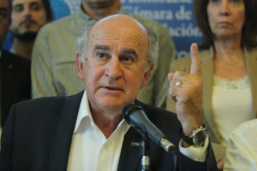 Parrilli: "Con el FMI, la clase media no va a poder viajar al exterior"