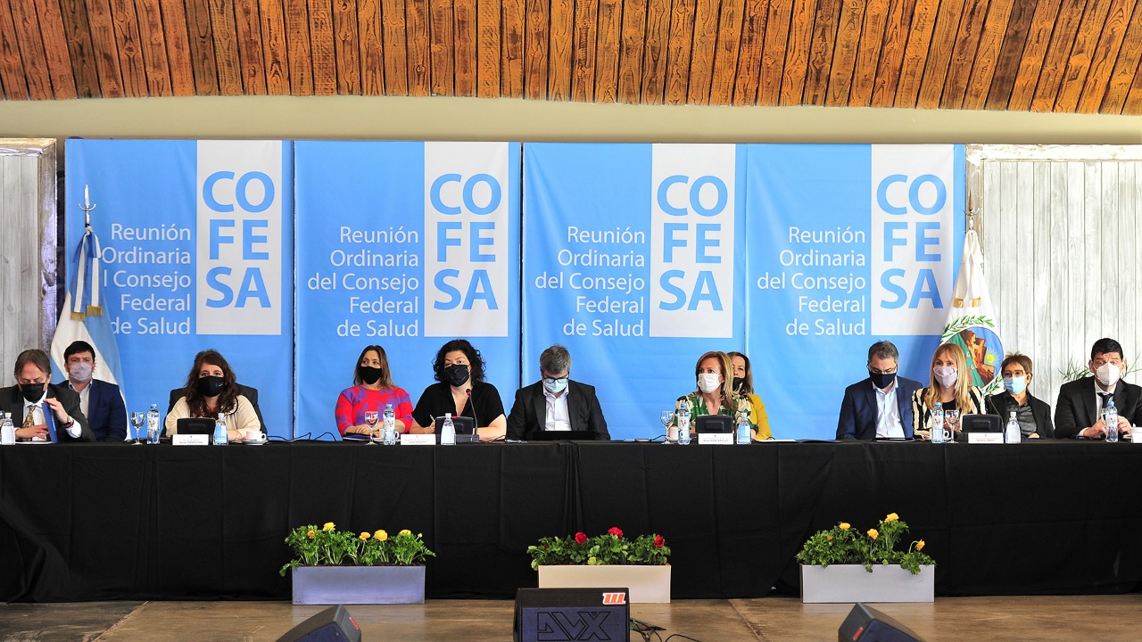 Analizan un pase sanitario para lugares cerrados y el transporte público