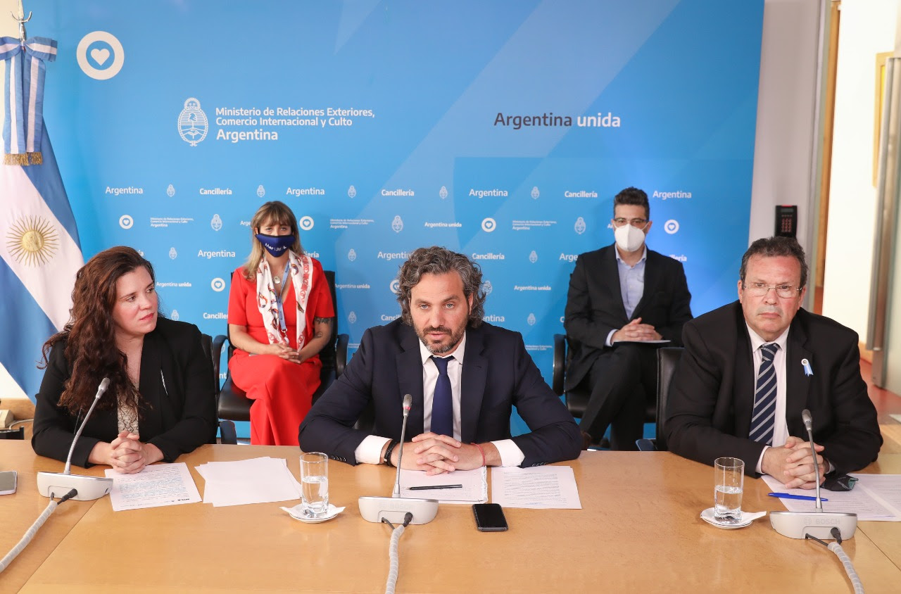 Cafiero y Bauer impulsan la exportación de las industrias culturales aregentinas