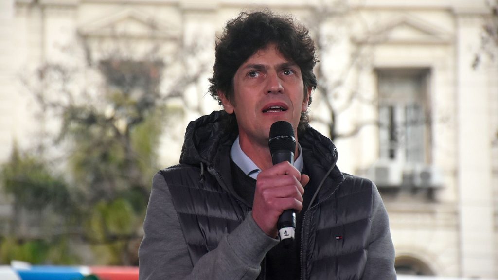 Lousteau acusó a Carrió de ser “totalmente funcional al kirchnerismo”