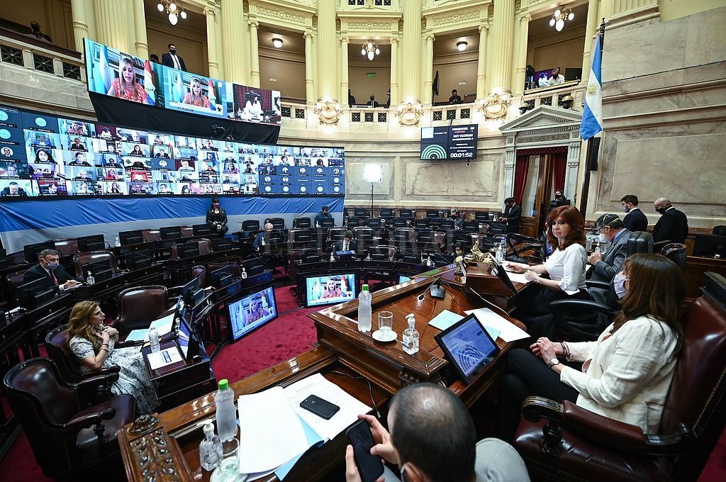 Senado: buscan evitar una “inminente” división del bloque de Cristina