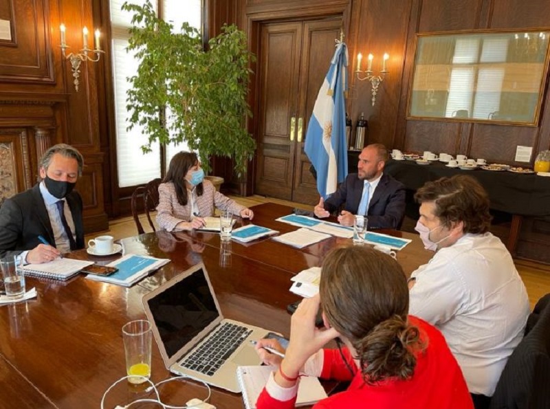 Deuda: en Washington, el Gobierno intentará acercar posiciones con el FMI