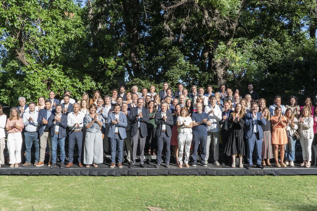 Mientras la UCR se pelea, el Pro mostró una foto de unidad