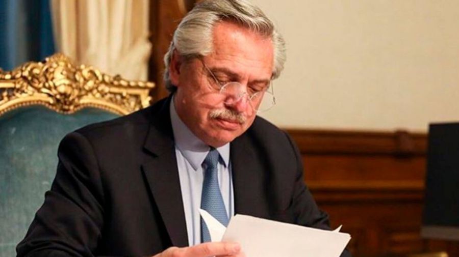 Ranking de DNU: en dos años y por la pandemia, Alberto firmó 117