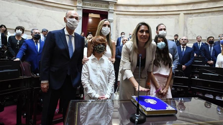 Losada será la vicepresidenta del Senado en reemplazo de Lousteau