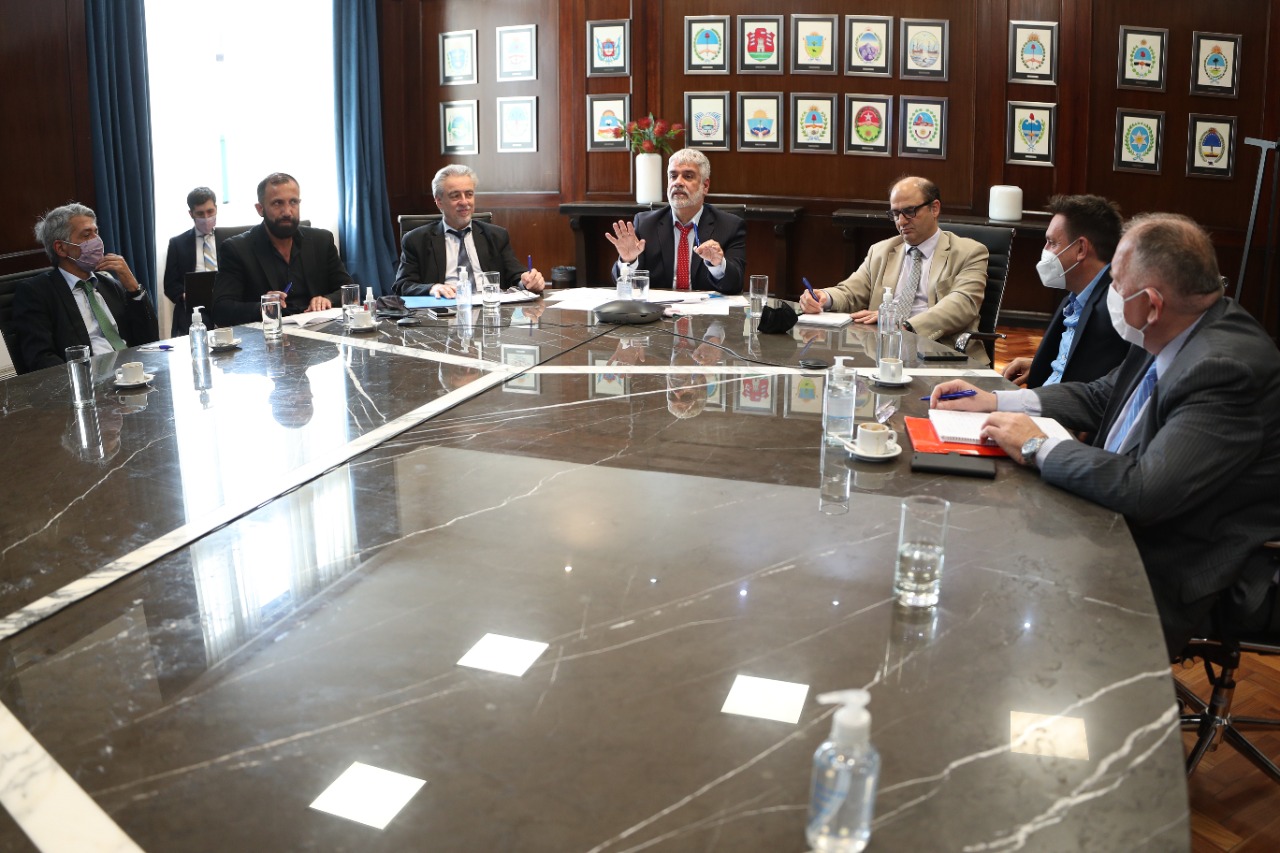 El Gobierno acordó bajar los precios de 5 cortes de carne para las fiestas