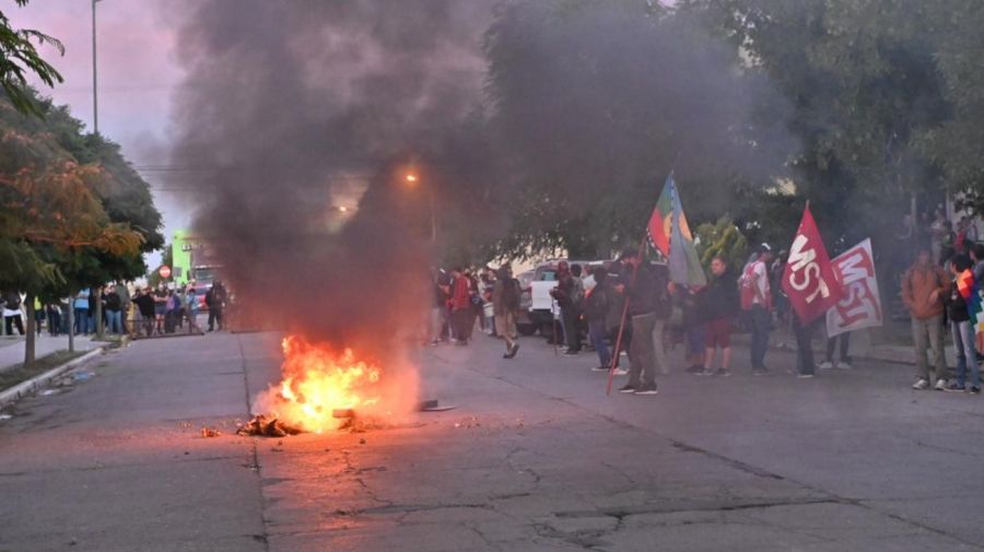 Hubo gases y balas de goma en Chubut tras aprobarse la ley de megaminería