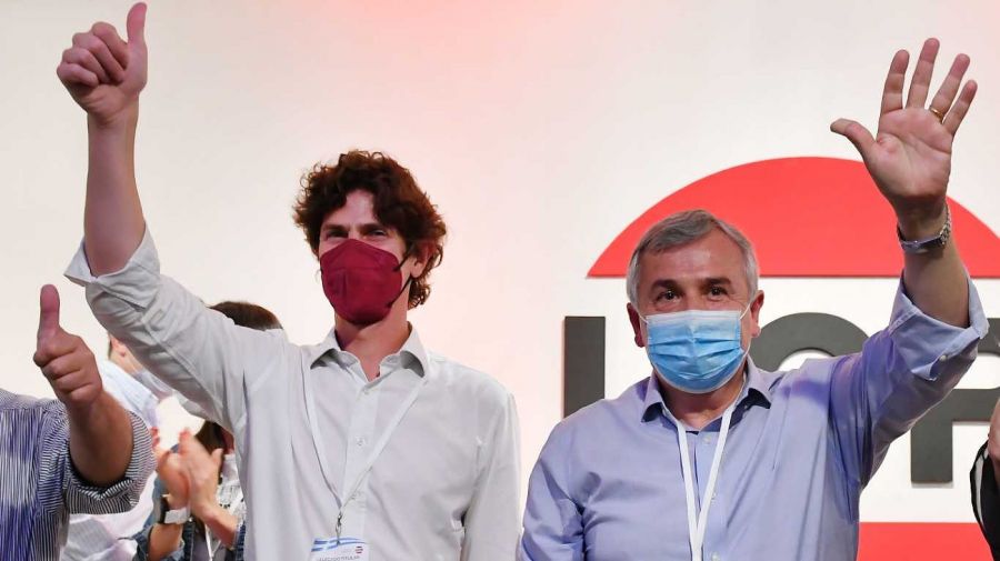 Sonriendo con Lousteau, Morales pidió trabajar "por otro Presidente radical"