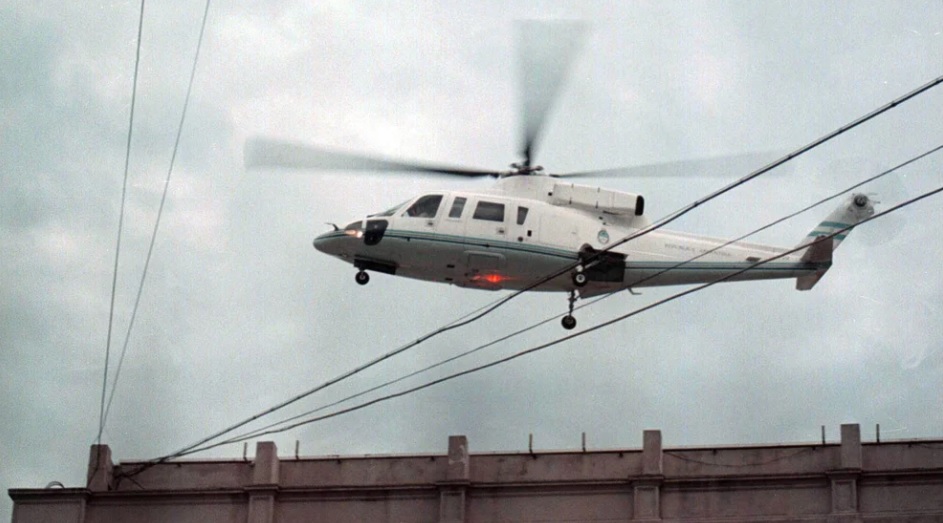 El piloto que evacuó a De la Rúa dijo que en el helicóptero "solo había silencio"