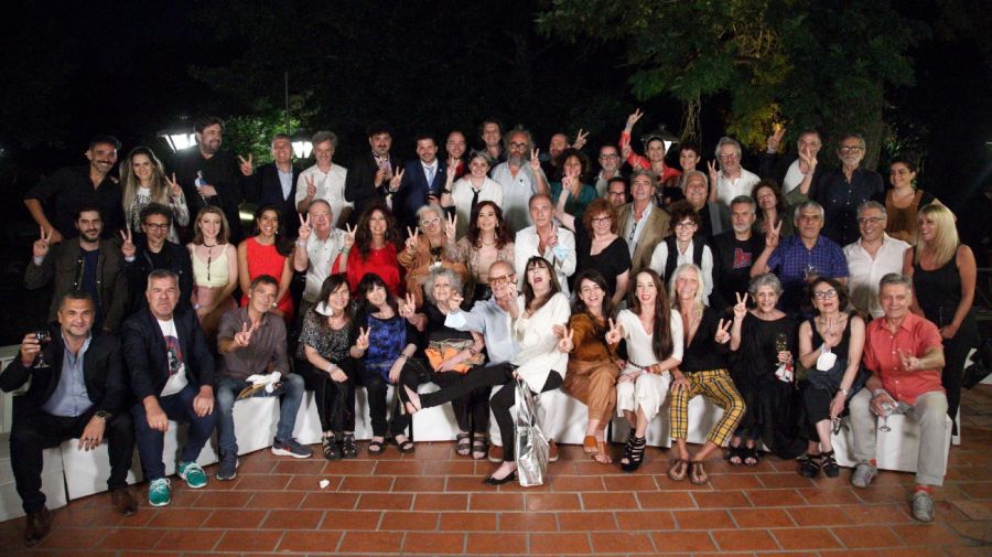 Cristina fue la anfitriona de una reunión con artistas y periodistas