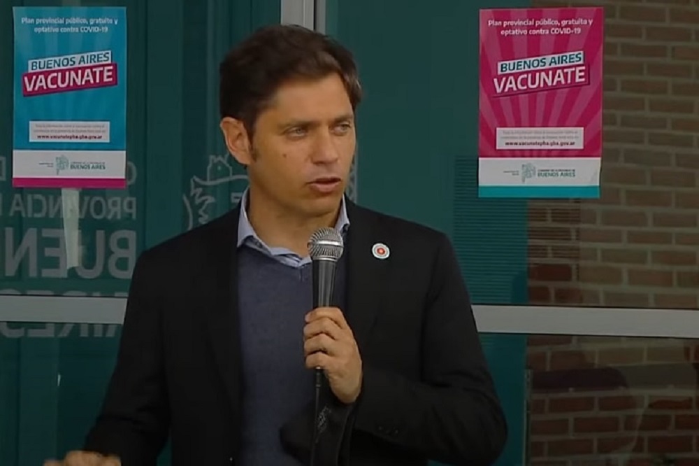 Kicillof anunció tercera dosis libre para mayores de 60 y personal de salud