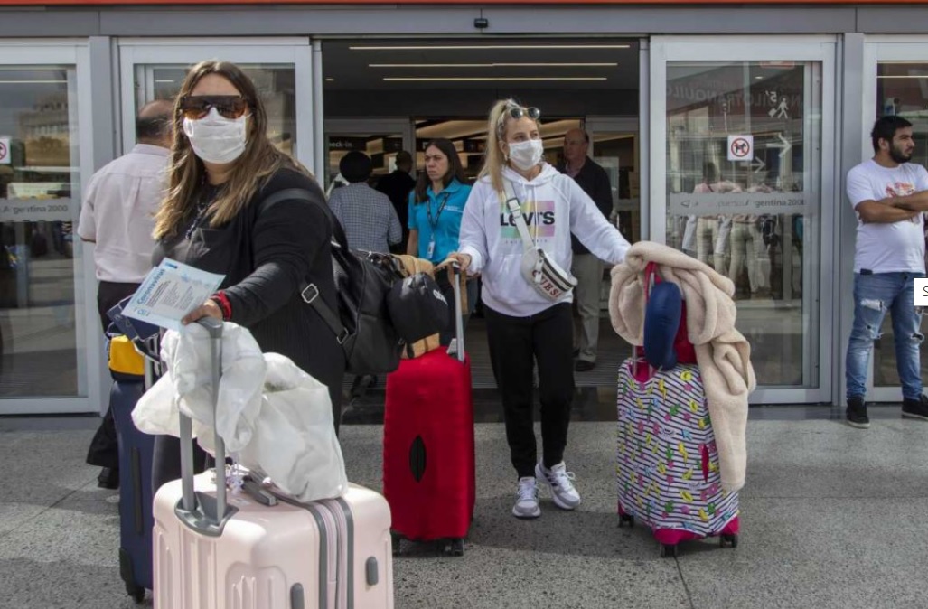 Por la suba de casos, hay nuevos requisitos para ingresar al país