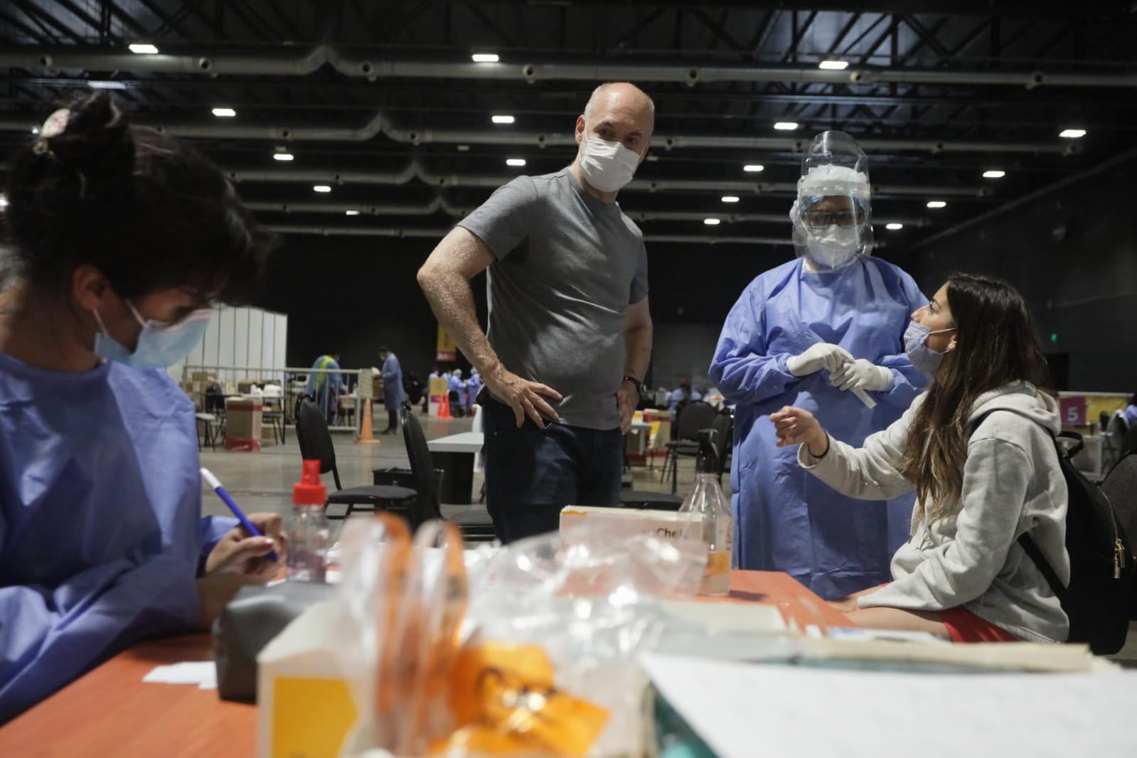 Larreta recorrió los centros de testeo Costa Salguero y La Rural el primer día del año