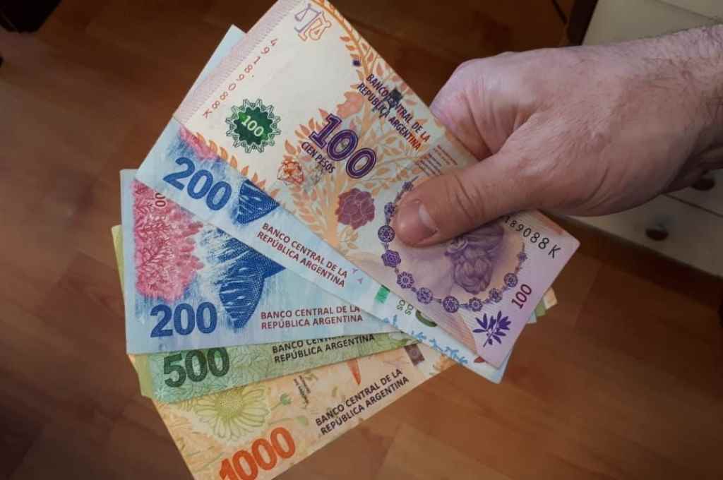 Sin valor: el peso, la segunda moneda más devaluada del 2021