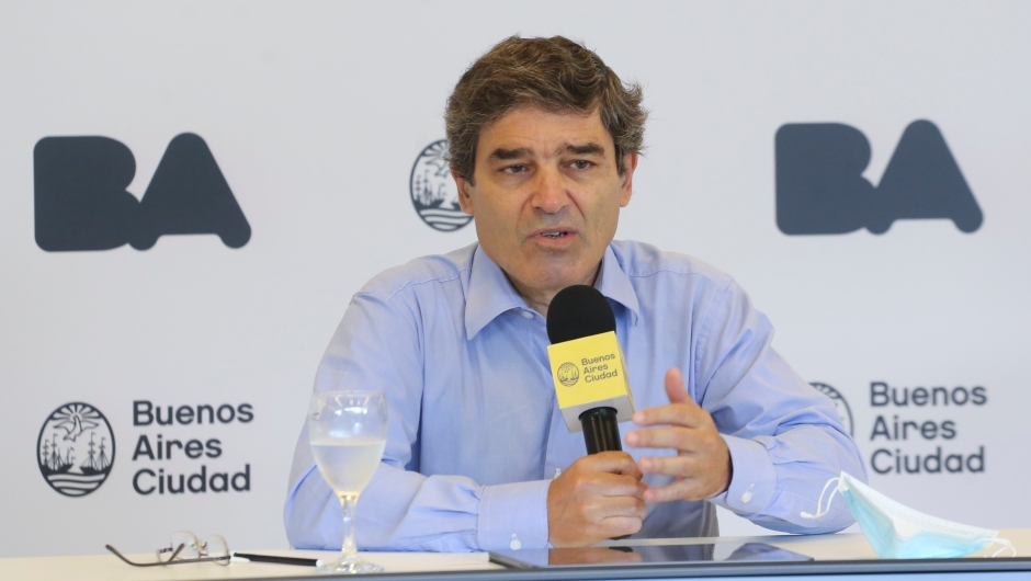 Quirós: “El 65% de las camas de terapia están ocupadas por personas no vacunadas”