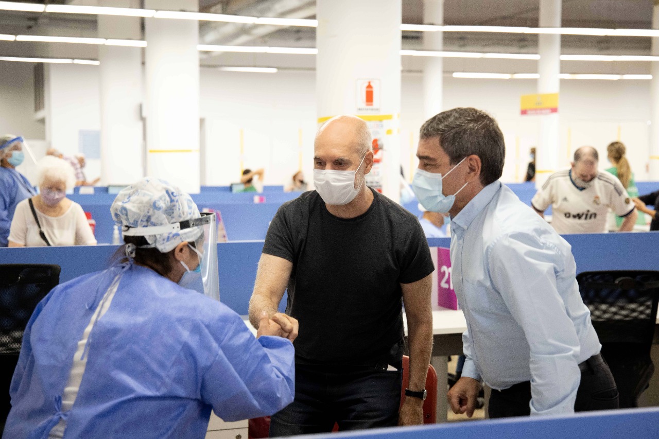 Larreta recorrió el vacunatorio de la Casa del Historiador