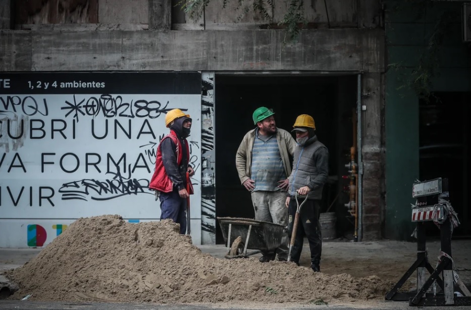 En 2021 se recuperaron el 90% de los empleos privados perdidos en pandemia