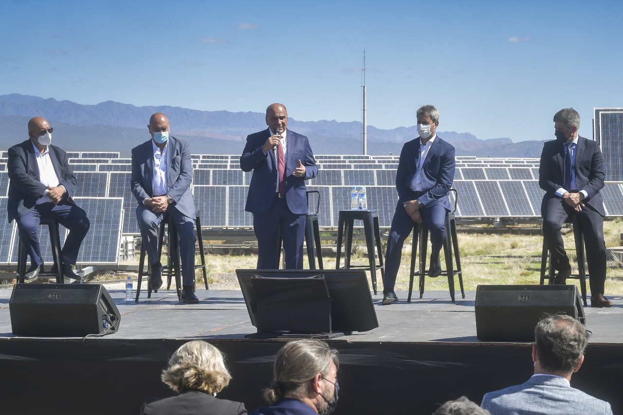 Manzur y Uñac pusieron en marcha las obras del primer Parque Solar de YPF