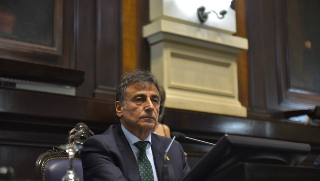 Estafaron por WhatsApp a un diputado y robaron un millón de pesos