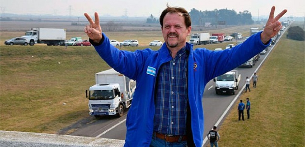 Camioneros santafesinos: un opositor a Moyano consiguió un bono de $500.000