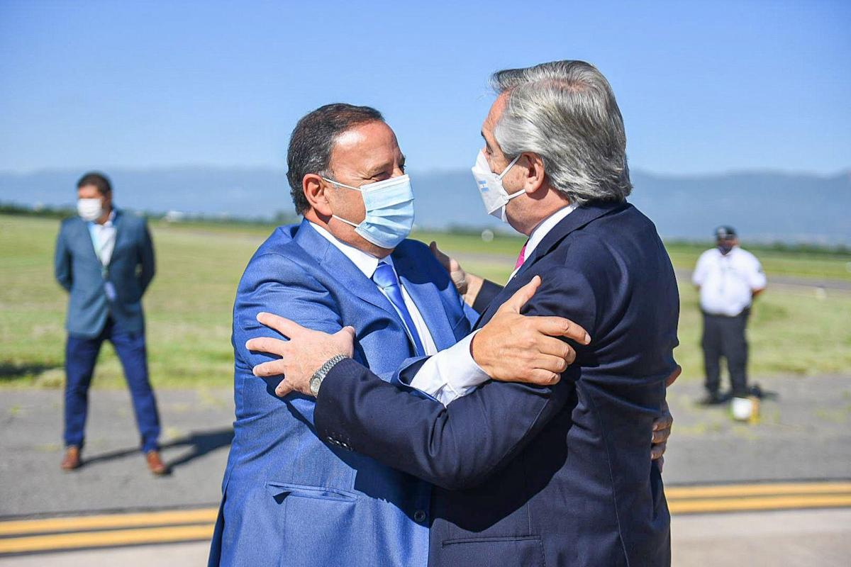 Alberto anunció la entrega de notebooks para docentes de escuelas públicas