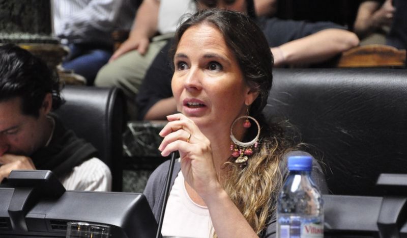 Buscan promover medidas para evitar la deserción escolar por embarazo