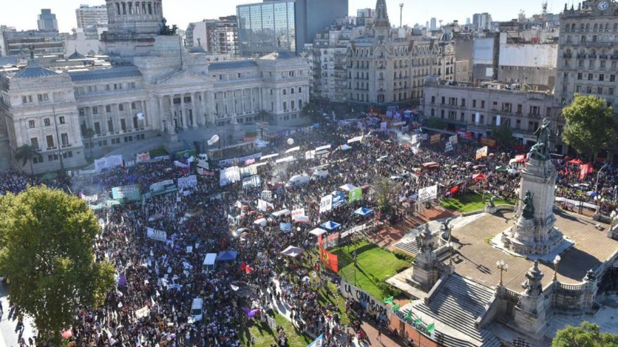 Multitudinaria movilización en todo el país por el Día de la Mujer