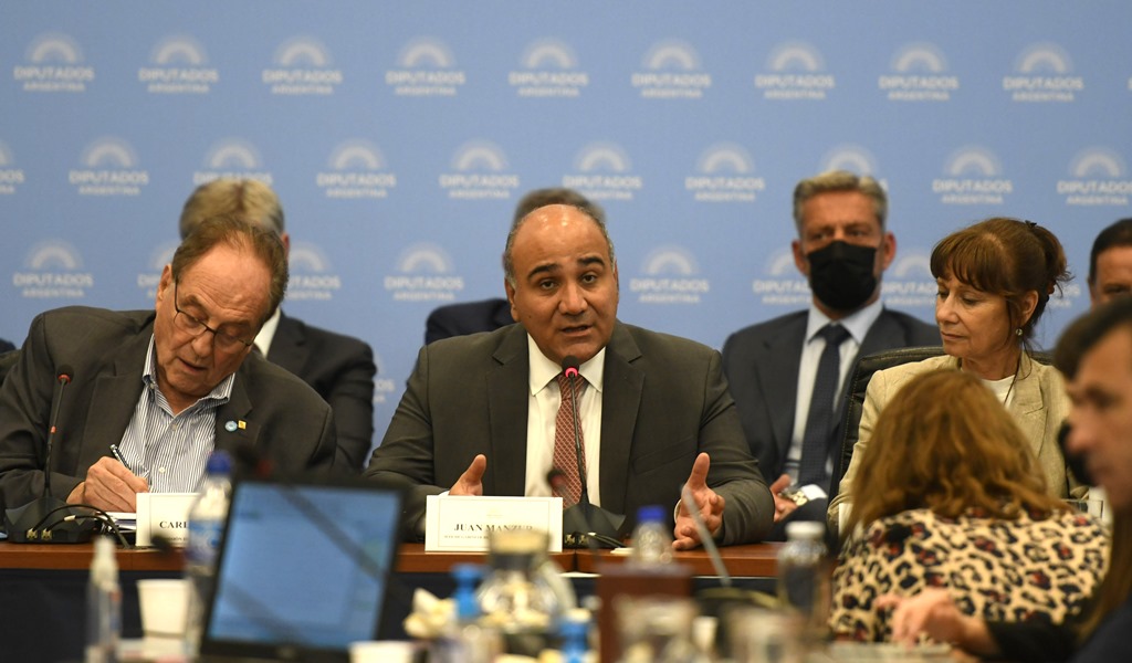 Gobernadores, CGT, CTA y empresarios avalaron el arreglo con el FMI