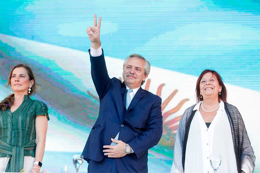 En el acto del Día de la Mujer, Alberto elogió a CFK: "El coraje que tuvo"