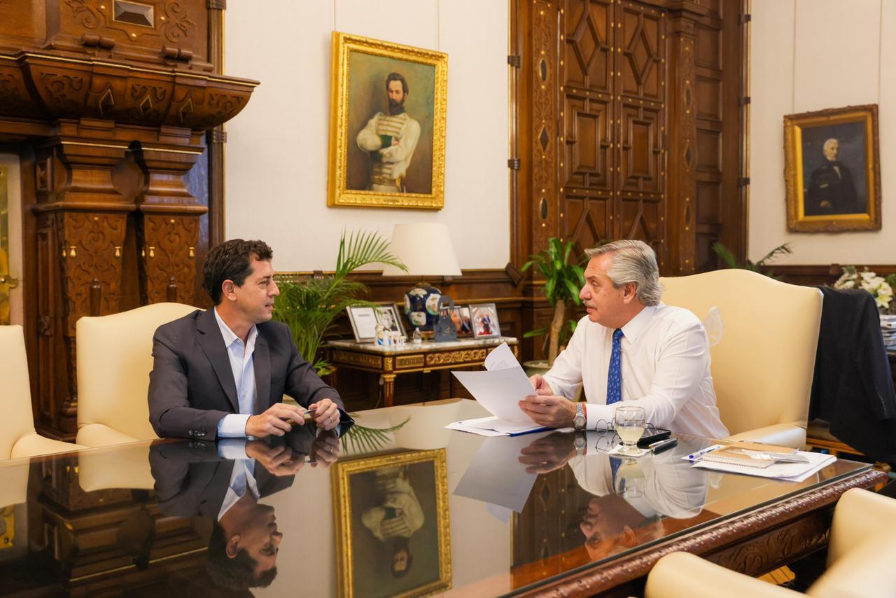 En medio del debate por el FMI, Alberto se reunió con De Pedro