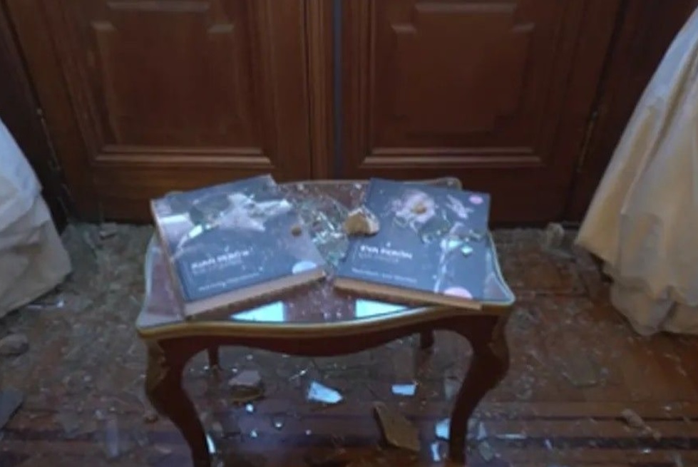 Cristina mostró su despacho roto y criticó al FMI: "Otra vez, inmensa pena"