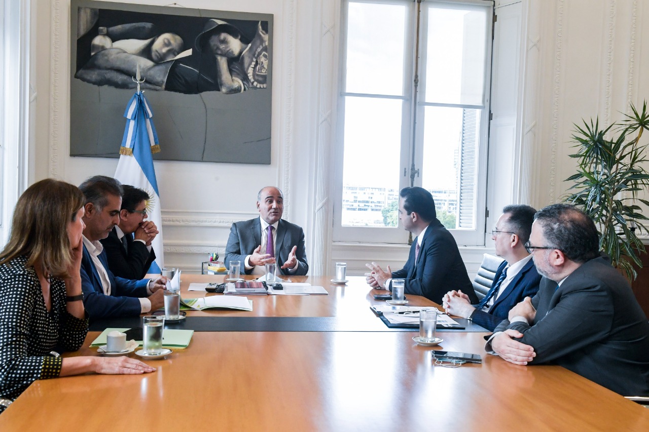 Automotrices: Manzur recibió a autoridades de Volkswagen