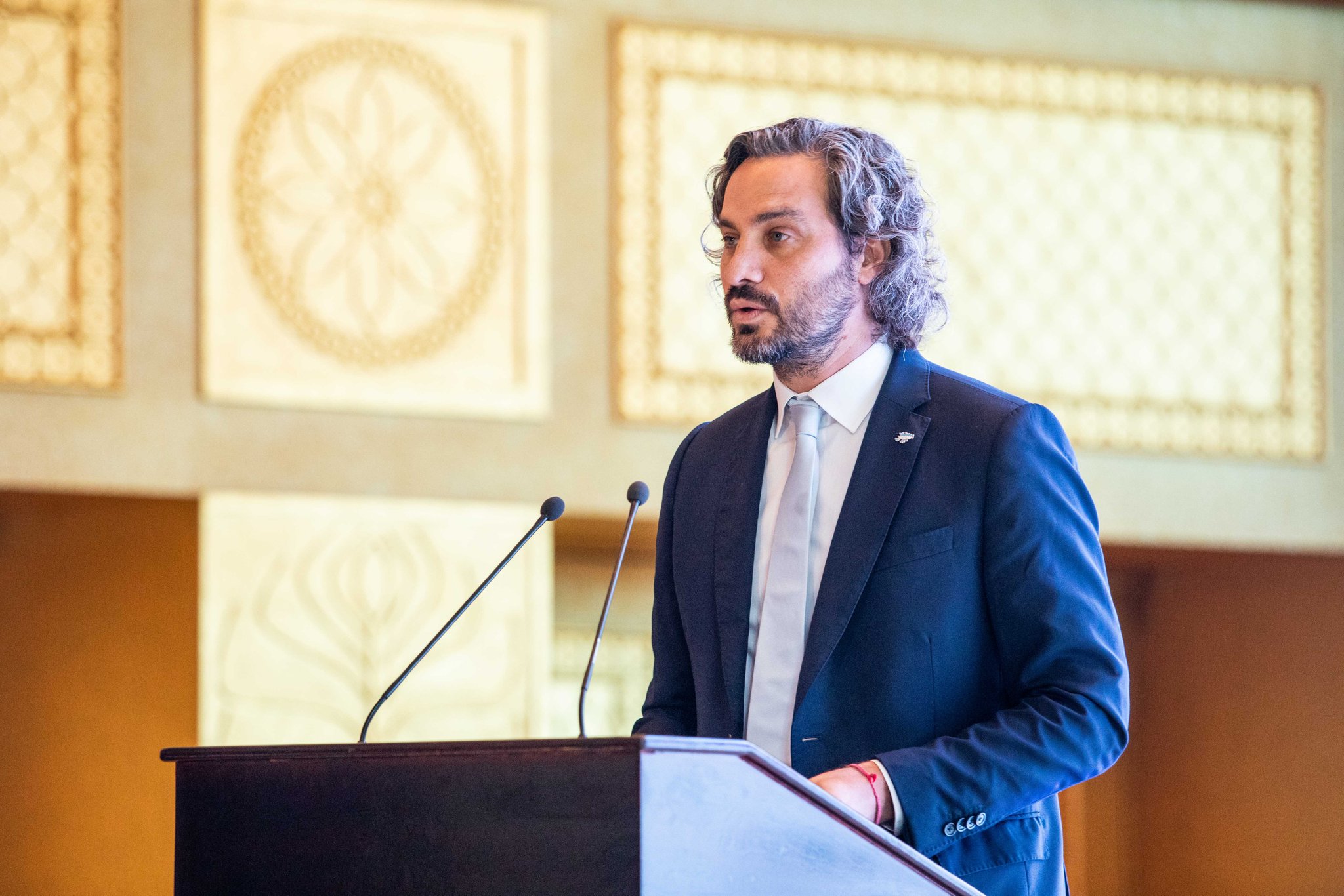 Cafiero respondió las críticas e insultó a Lanata: "He is a dickhead"