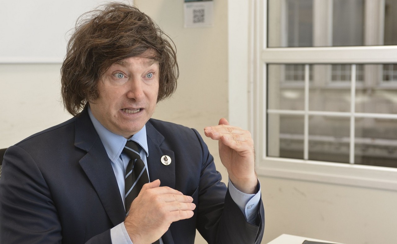 Milei: "Alberto y Cristina están haciendo todo para que haya una crisis política"