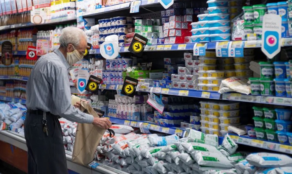 El Gobierno afirmó que "acordó" retrotraer precios de los alimentos