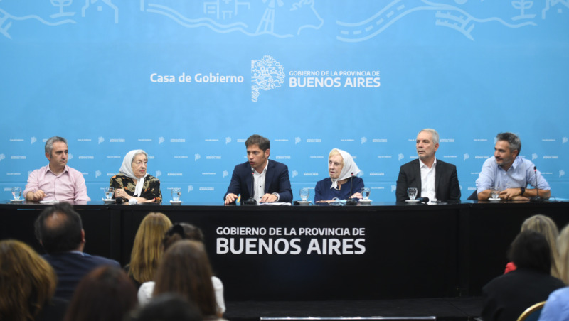 Kicillof se mostró con Hebe: "Hay que transformar nuestra sociedad"