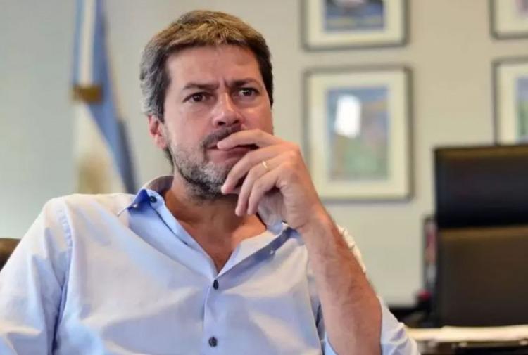 Lammens acusó de "extorsión" y “operaciones berretas” a Santa María