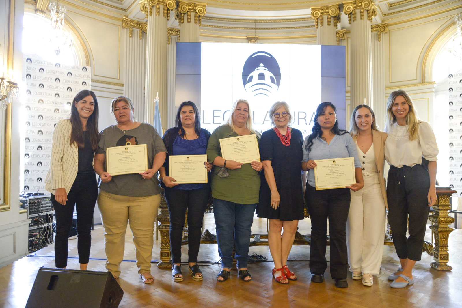 Reconocimiento a trabajadoras de centros comunitarios