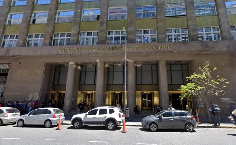 Hallan muerto a un hombre frente al Ministerio de Desarrollo Productivo