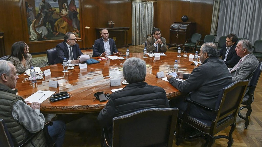 Gobierno formó una mesa con UIA y CGT para luchar contra la inflación